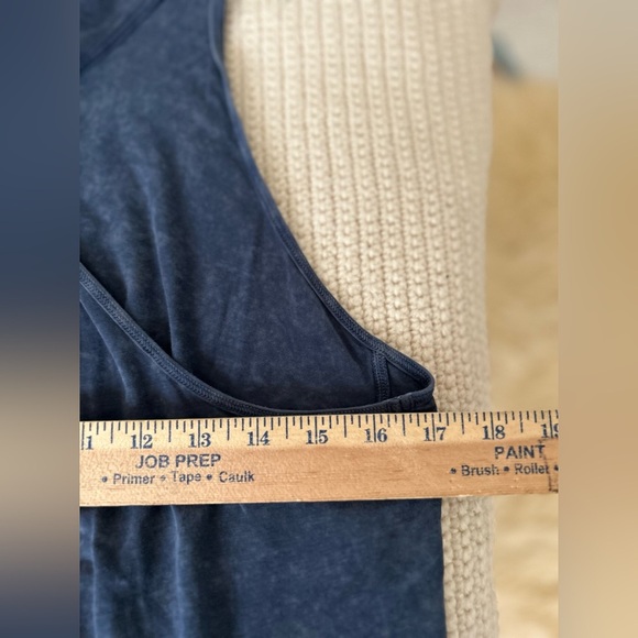 Lululemon twist back camisole - Picture 6 of 9